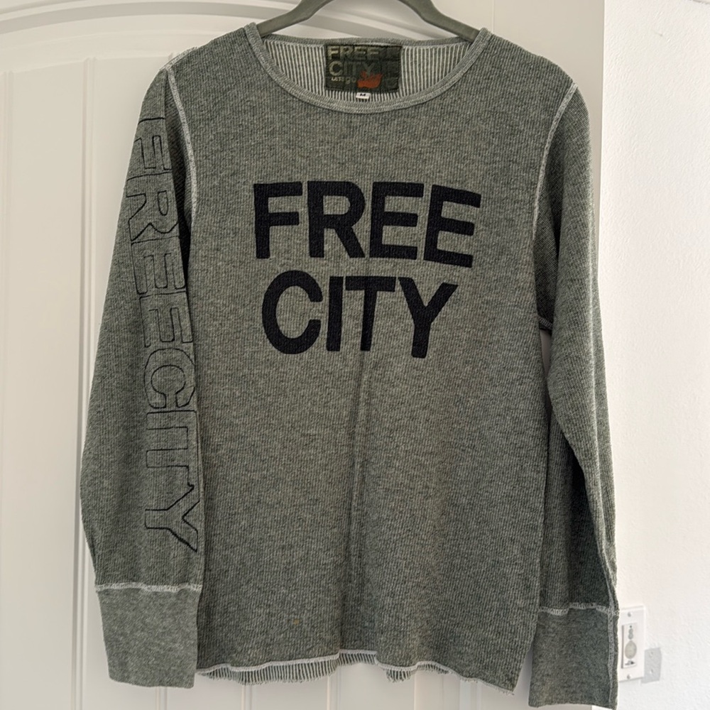 Free city shirt size M